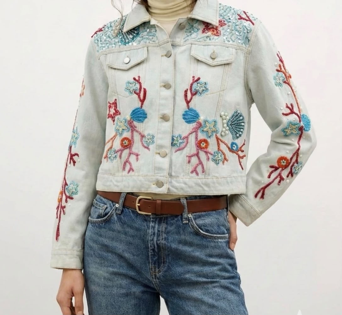 Chaqueta vaquera corta bordada con estilo marinero