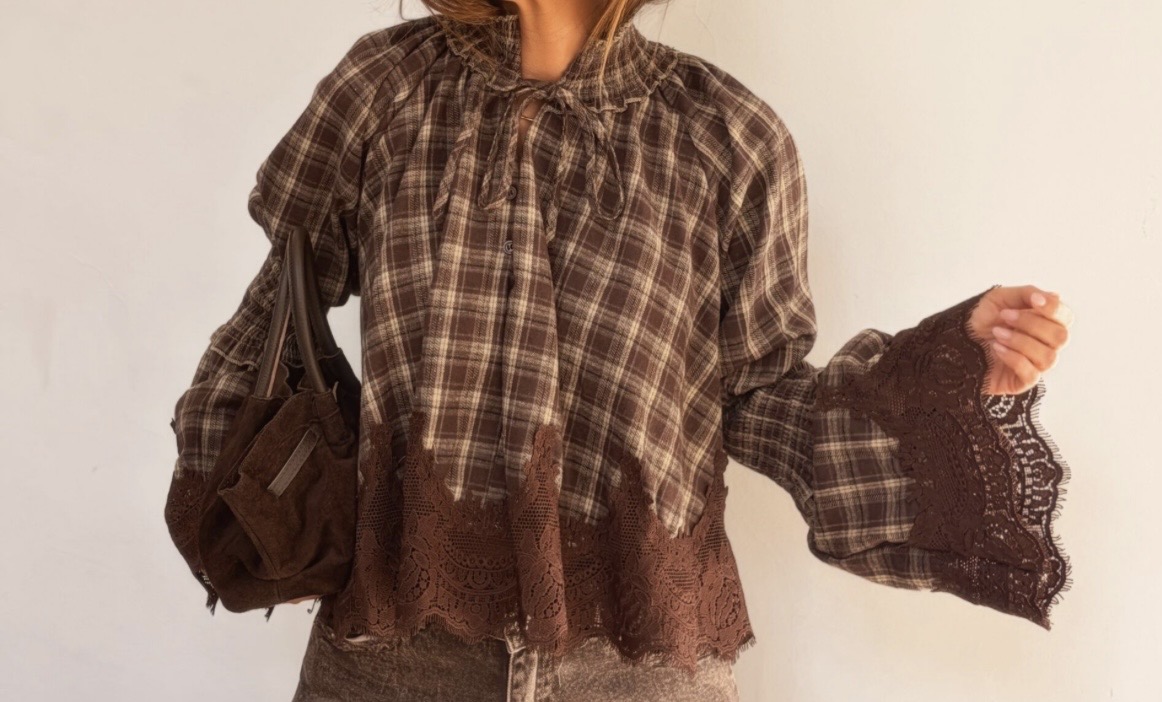 La blusa a cuadros de estilo bohemio