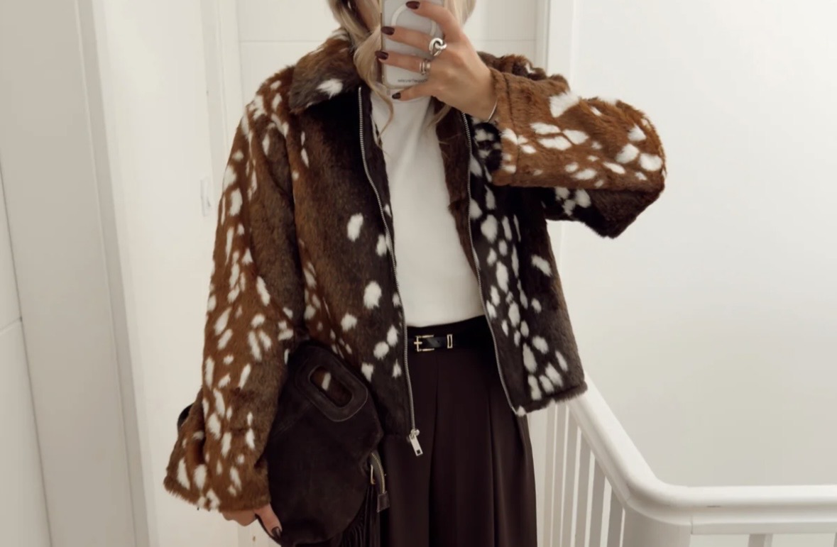 Chaqueta TOVE Bambi marrón oscuro, tejido de pelo, corte recto con cuello